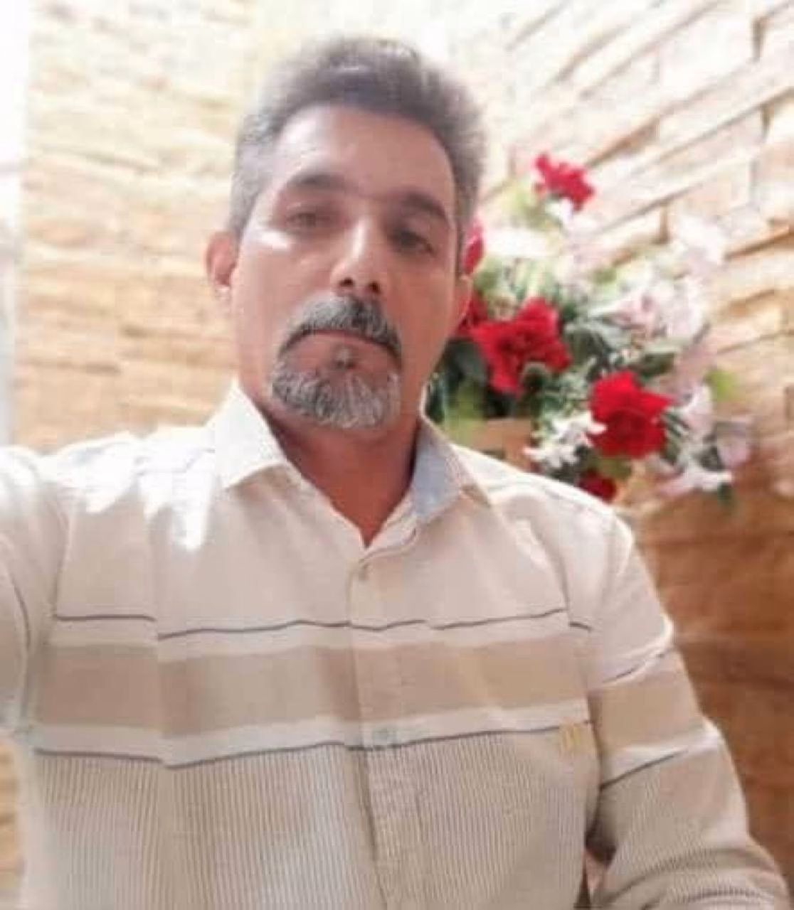Saadegh Sedaghat, a retired teacher and civil activist from Darab who had been held in temporary detention at Darab Prison since October 20, has been transferred to Adelabad Prison in Shiraz.